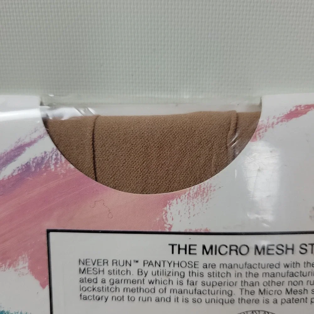 Never Run Sheer Magic Pantyhose Nude Medium Made in Italy Micro Mesh  Vintage